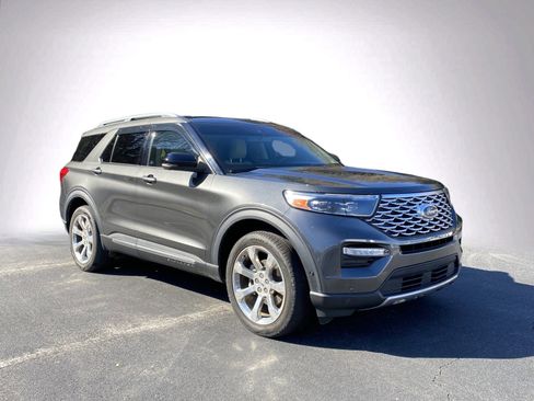 Used 2020 Ford Explorer Platinum w/ Premium Technology Package image 2