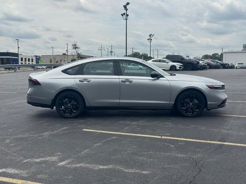 Certified 2025 Honda Accord SE image 3