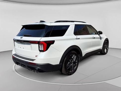 Used 2025 Ford Explorer ST AWD/4WD image 5