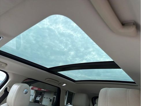 Used 2017 Land Rover Range Rover Sport HSE image 23