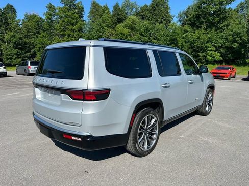 Used 2022 Jeep Wagoneer Series III w/ Premium Group I AWD/4WD image 5