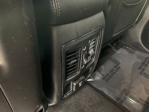 Used 2021 Jeep Grand Cherokee Laredo X image 19