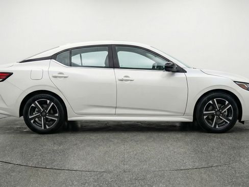 Used 2025 Nissan Sentra SV FWD image 11
