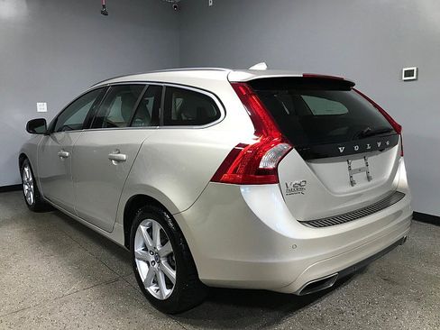 Used 2017 Volvo V60 T5 Platinum FWD image 5