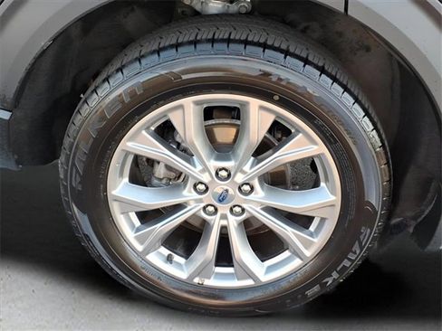 Used 2022 Ford Explorer XLT w/ Equipment Group 202A image 9