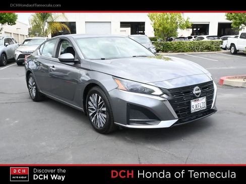 Used 2023 Nissan Altima 2.5 SV FWD image 3