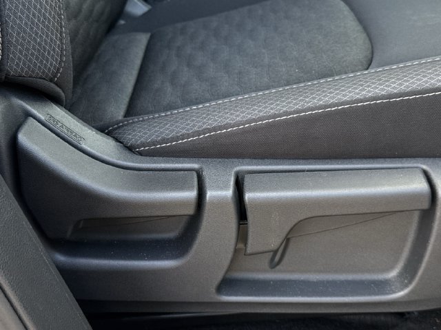 Used 2025 Nissan Pathfinder SV FWD image 28
