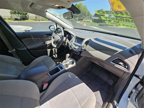 Used 2018 Chevrolet Cruze LS FWD image 12
