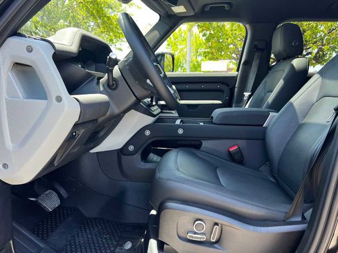 Used 2023 Land Rover Defender 130 SE image 20