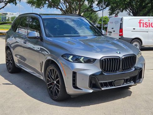 Used 2025 BMW X5 sDrive40i w/ M Sport Package RWD image 3