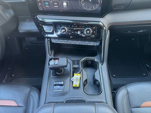 Used 2024 GMC Sierra 1500 AT4 w/ Technology Package image 11