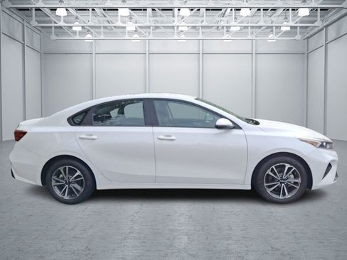 Used 2023 Kia Forte LXS w/ LXS Technology Package FWD image 12