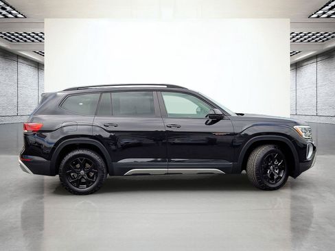 Certified 2025 Volkswagen Atlas Peak Edition SE AWD/4WD image 6