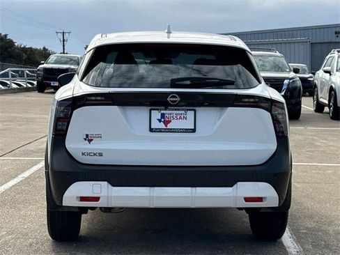 Used 2025 Nissan Kicks S image 8
