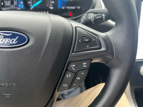 Used 2022 Ford Edge SE image 26