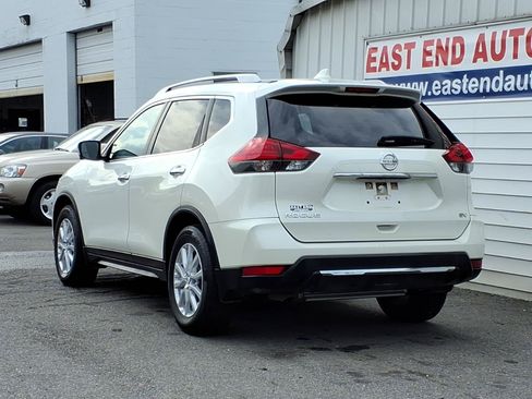 Used 2017 Nissan Rogue SV w/ Sun & Sound Touring Package FWD image 3