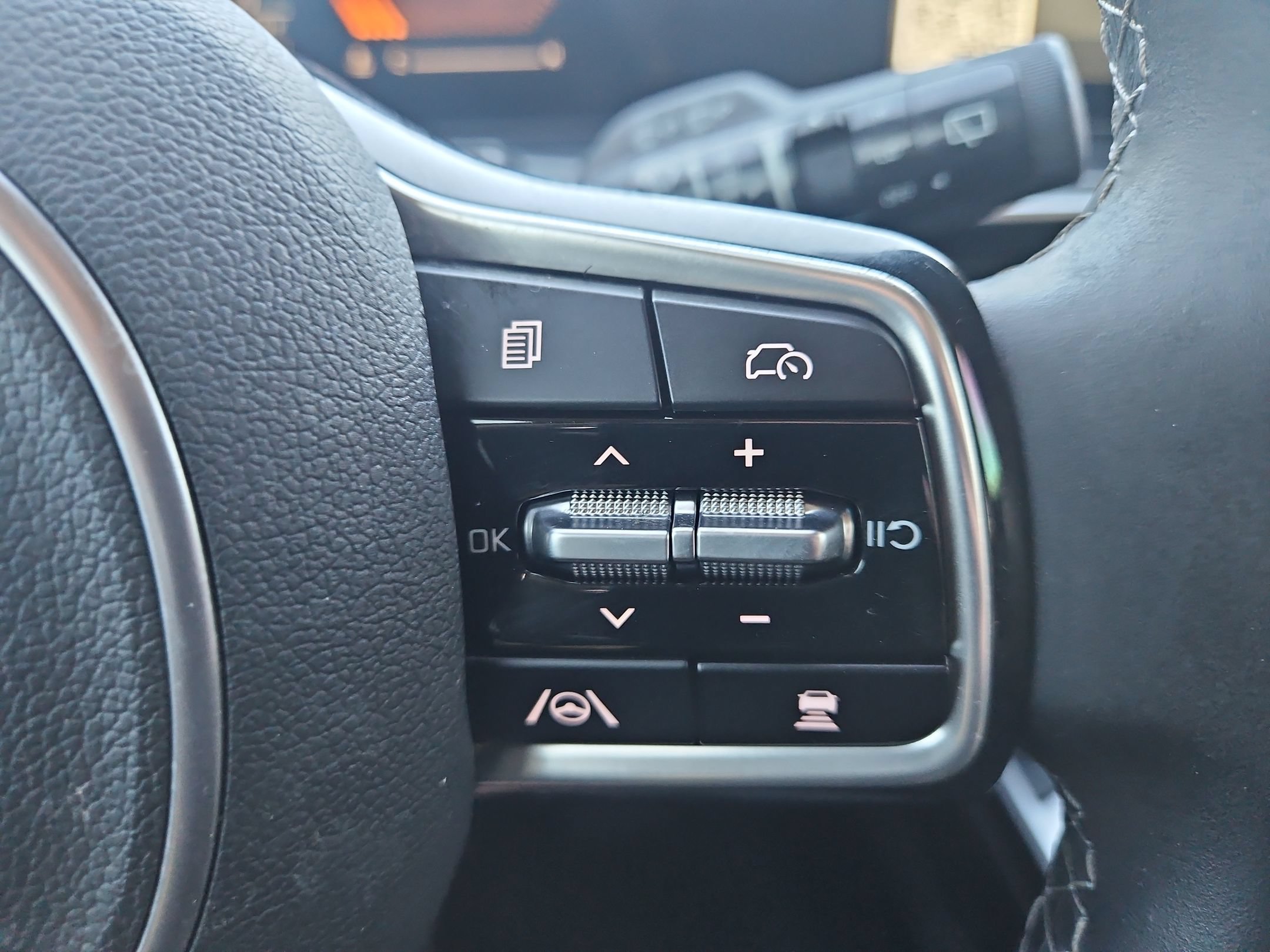 Used 2025 Kia Sorento S w/ Panoramic Sunroof Package FWD image 29