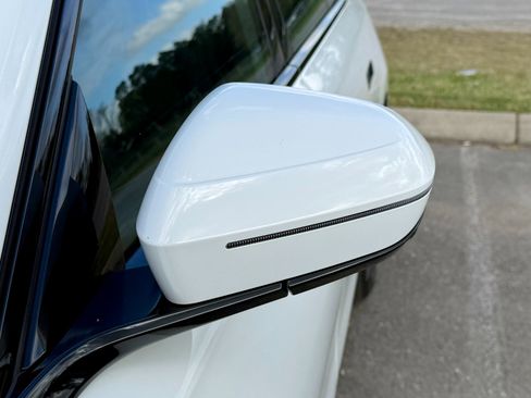 Used 2025 BMW 760i xDrive w/ Executive Package image 10