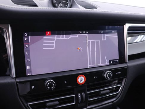 Certified 2024 Porsche Macan AWD/4WD image 14