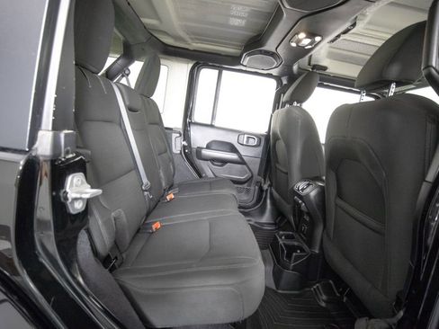 Used 2019 Jeep Wrangler Unlimited Sahara AWD/4WD image 12
