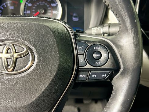 Used 2020 Toyota Corolla SE w/ SE Premium Package FWD image 18
