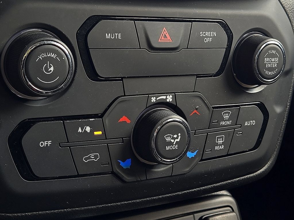Used 2018 Jeep Renegade Trailhawk w/ Cold Weather Group II AWD/4WD image 15