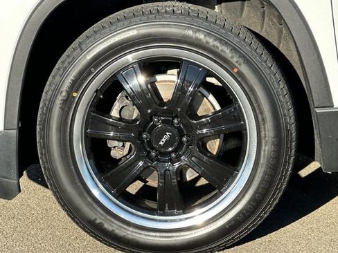 Used 2018 Chevrolet Traverse LT image 31