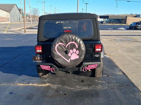 Used 2018 Jeep Wrangler Unlimited Sport S image 4