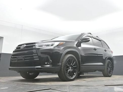 Used 2019 Toyota Highlander SE w/ Nightshade Edition FWD image 47