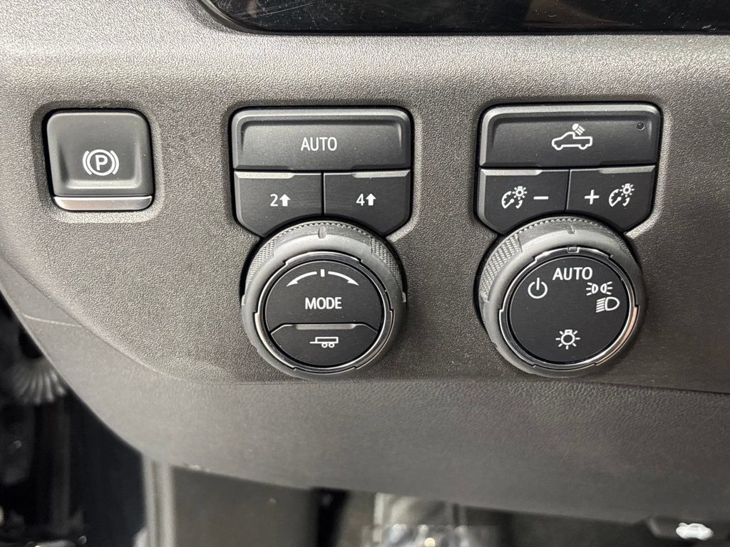 Used 2024 Chevrolet Silverado 1500 LT AWD/4WD image 29