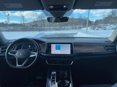 Used 2025 Volkswagen Atlas SE image 11