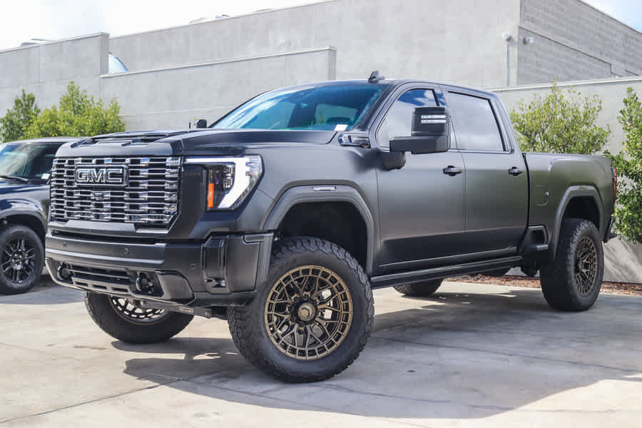 Used 2025 GMC Sierra 2500 Denali Ultimate w/ Max Trailering Package AWD/4WD image 1