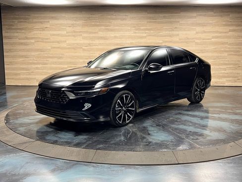 Used 2025 Honda Accord Touring image 6