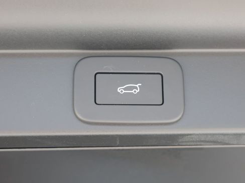 Used 2025 Land Rover Range Rover SE AWD/4WD image 12