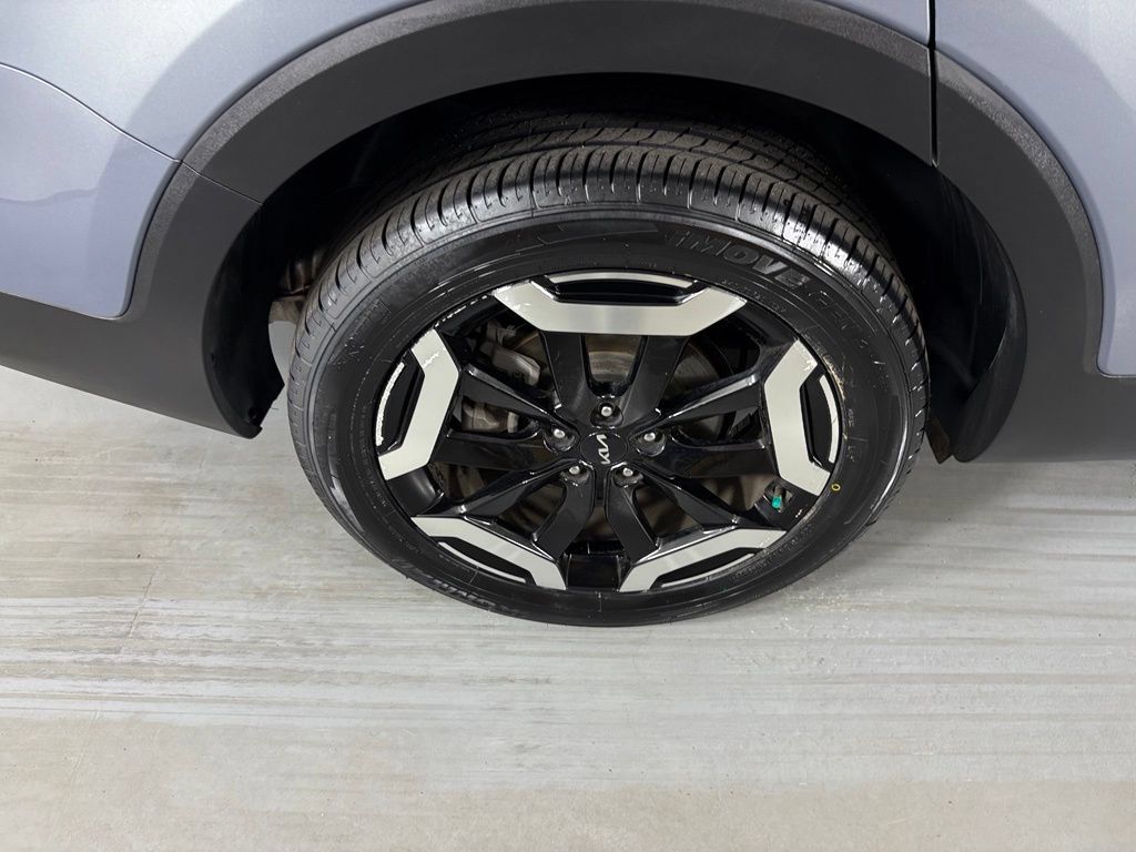 Used 2025 Kia Telluride S FWD image 11