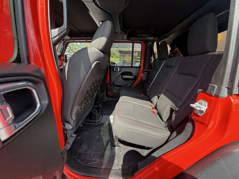 Used 2019 Jeep Wrangler Unlimited Rubicon w/ Dual Top Group AWD/4WD image 15