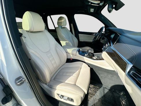 Used 2021 BMW X5 sDrive40i w/ Premium Package RWD image 29