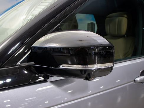 Certified 2025 Land Rover Discovery Dynamic SE image 10