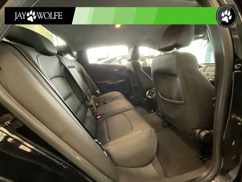 Used 2018 Chevrolet Malibu LT FWD image 18