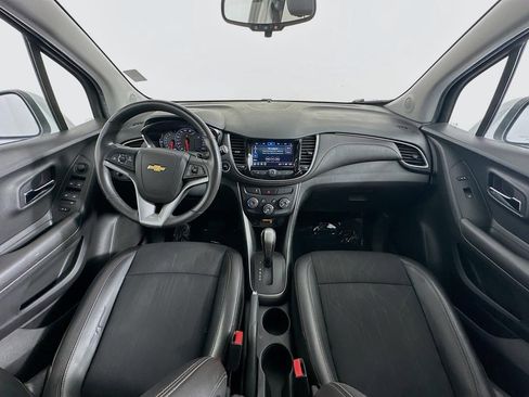 Used 2018 Chevrolet Trax LT w/ LT Convenience Package image 10