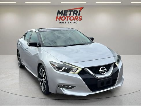 Used 2017 Nissan Maxima Platinum image 6
