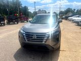 Used 2024 Nissan Rogue SV image 2