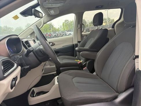 Used 2023 Chrysler Voyager LX FWD image 24