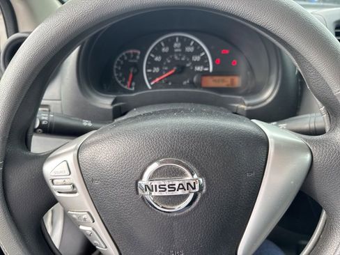 Used 2017 Nissan Versa S FWD image 2