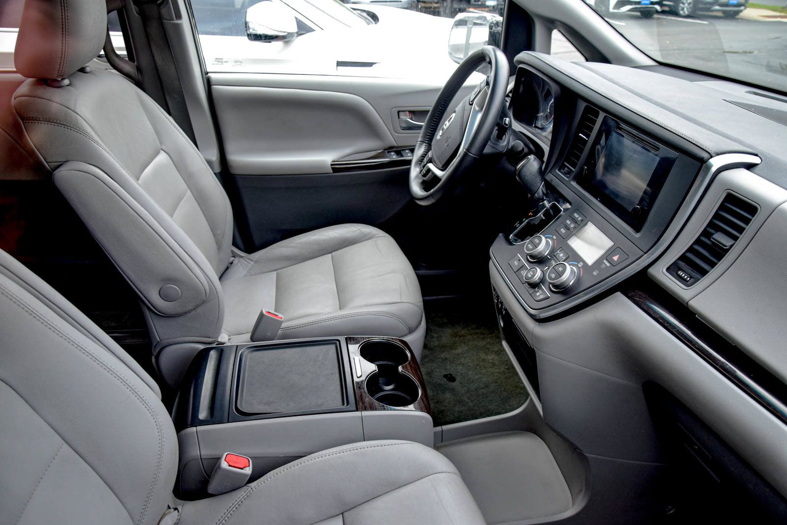 Used 2015 Toyota Sienna XLE FWD image 19