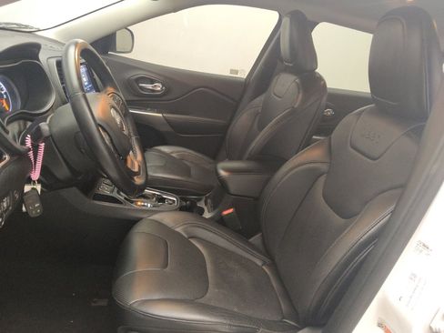 Used 2020 Jeep Cherokee Limited FWD image 17
