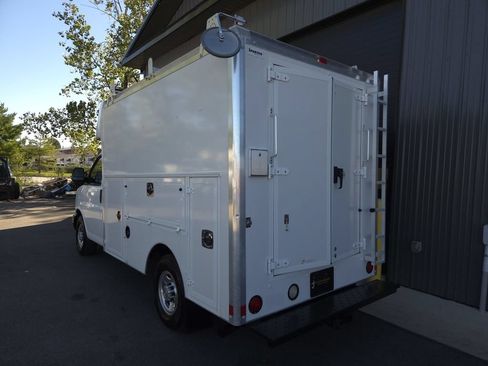 Used 2010 Chevrolet Express 3500 RWD image 3