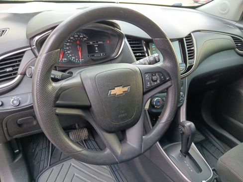 Used 2017 Chevrolet Trax LS FWD image 12