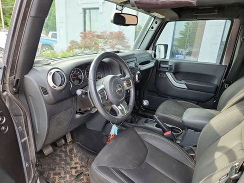 Used 2016 Jeep Wrangler Sahara w/ Connectivity Group AWD/4WD image 14