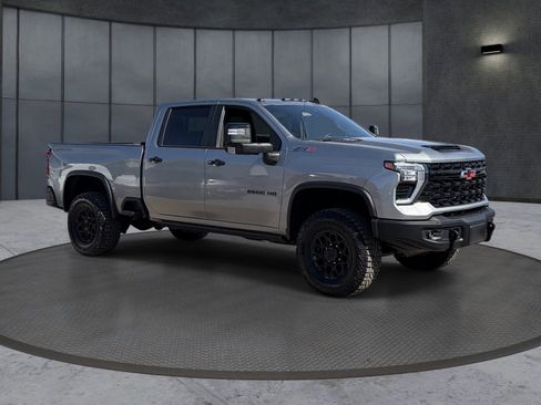 Used 2024 Chevrolet Silverado 2500 ZR2 w/ ZR2 Bison Edition AWD/4WD image 8